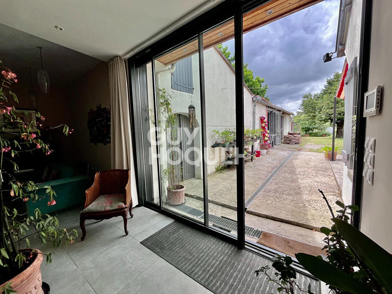 Maison - 275 m² - 10 pièces