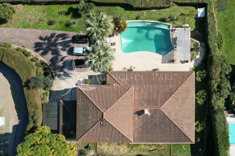 Maison - 250 m² - 6 pièces