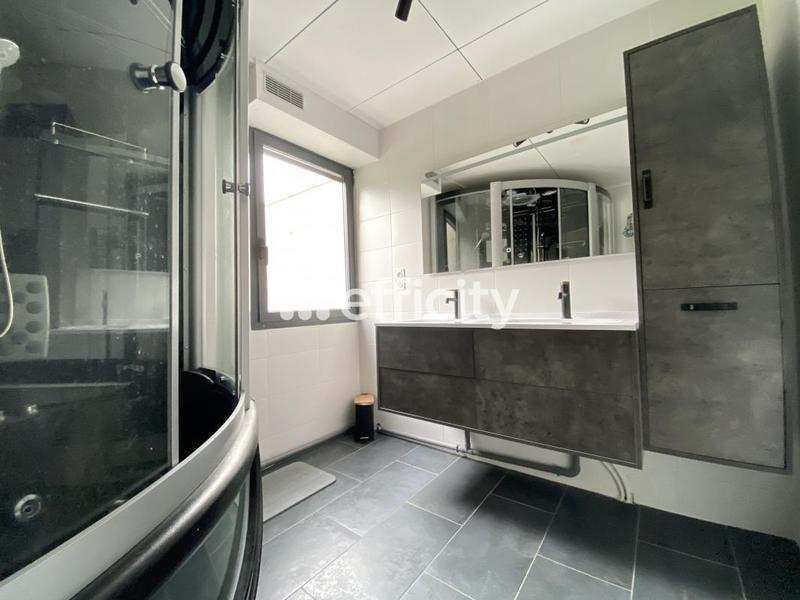 Villa - 233 m² - 8 pièces