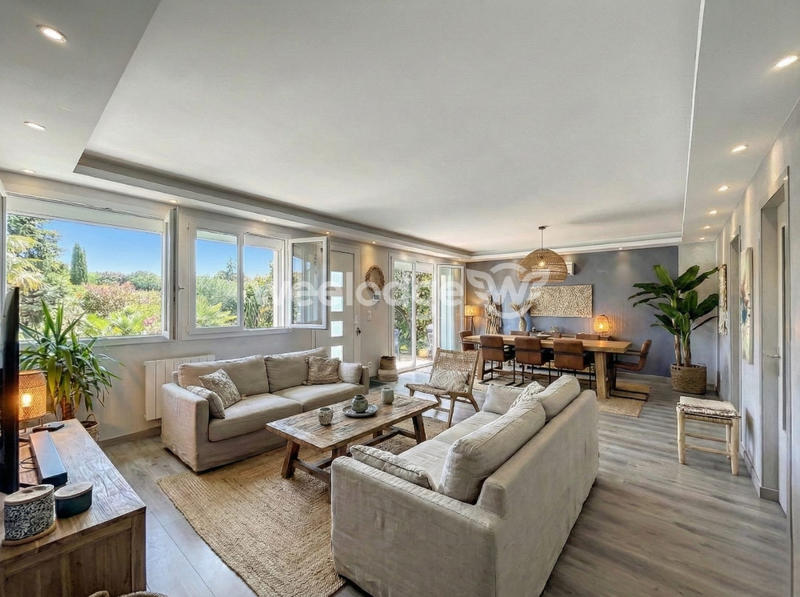 Maison - 180 m² - 9 pièces