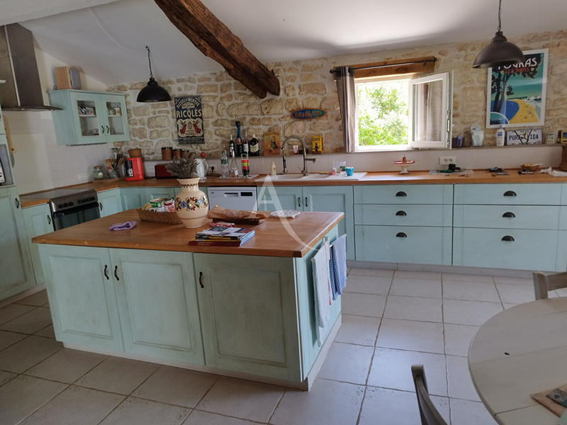 Maison - 247 m² - 5 pièces