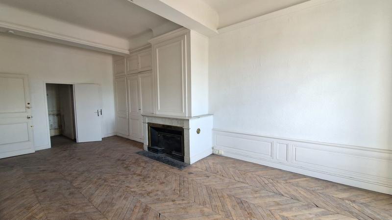 Appartement - 185 m² - 6 pièces