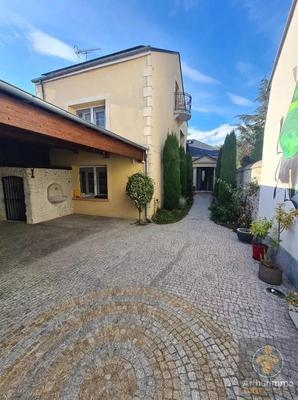 Maison - 230 m² - 7 pièces