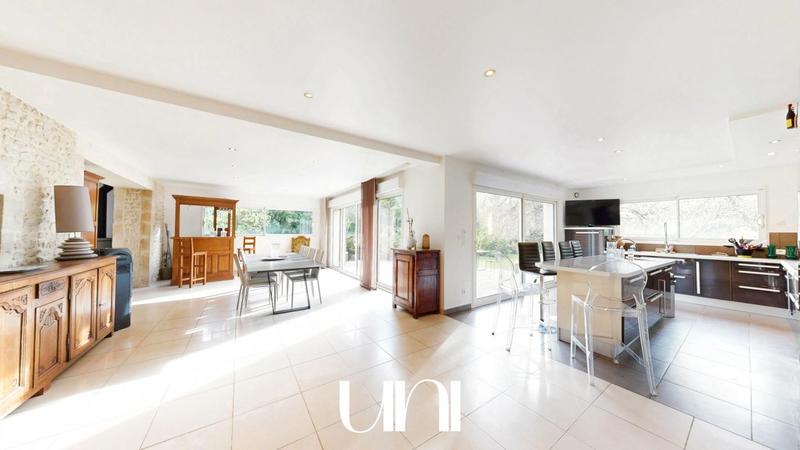 Maison - 365 m² - 12 pièces