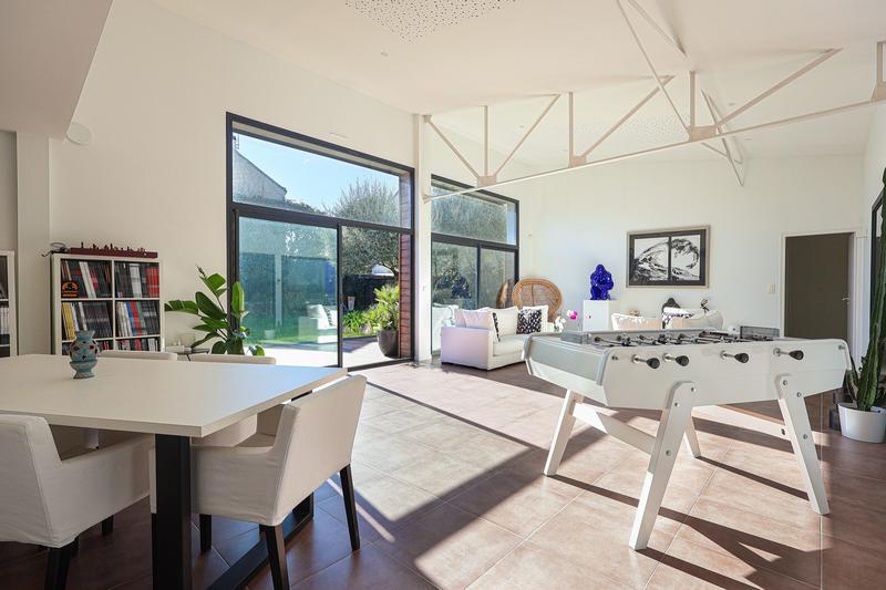 Maison - 203 m² - 9 pièces