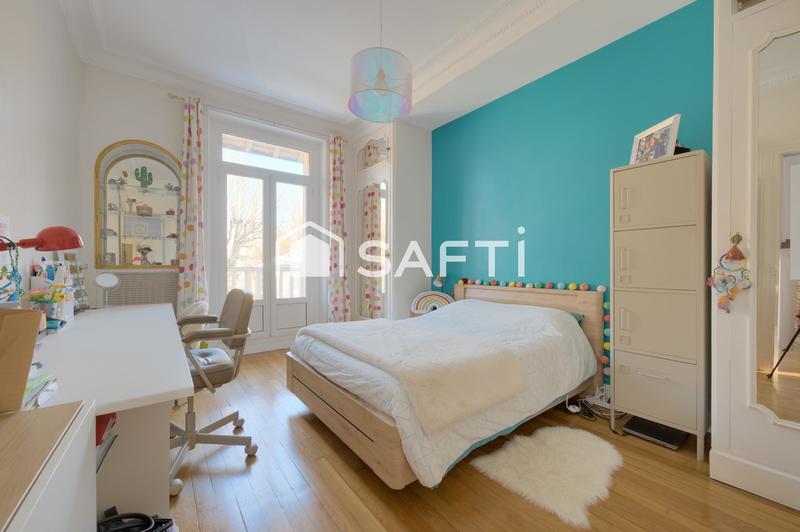 Maison - 200 m² - 8 pièces