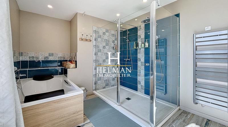 Maison - 600 m² - 10 pièces