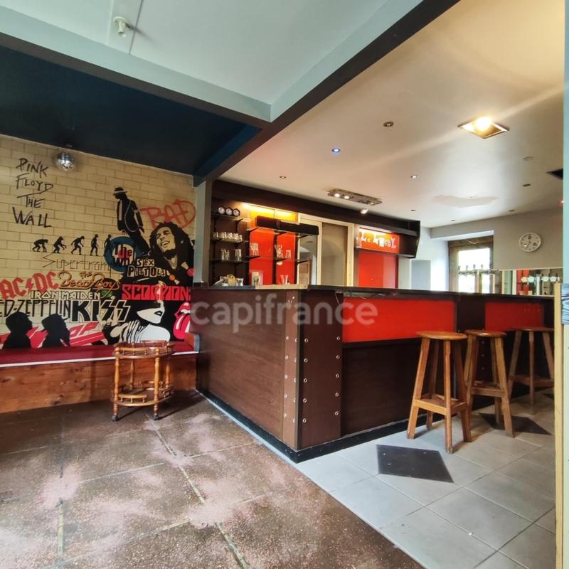 Maison - 200 m² - 2 pièces