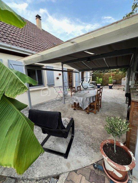 Maison traditionnelle - 166 m² - 8 pièces