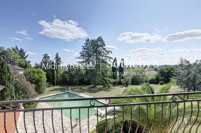 Maison - 242 m² - 6 pièces