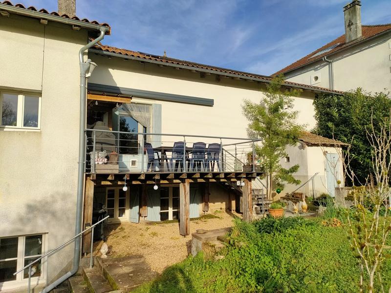 Maison - 235 m² - 8 pièces