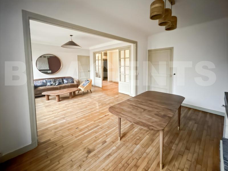 Maison de ville - 263 m² - 9 pièces