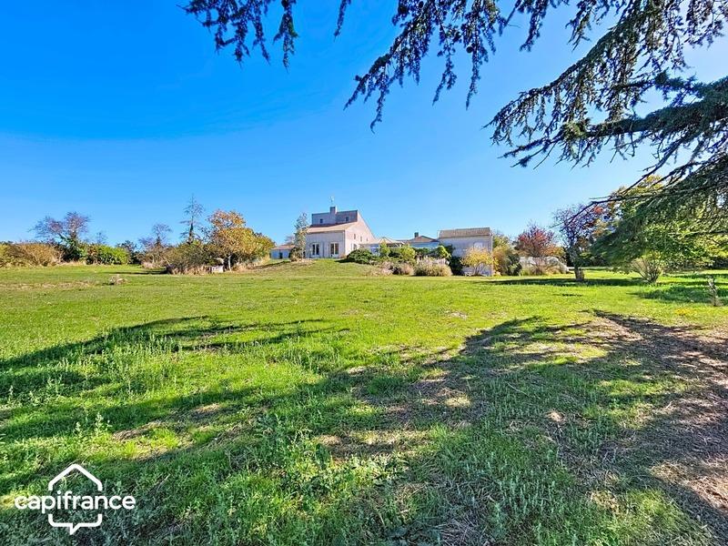 Maison - 449 m² - 18 pièces