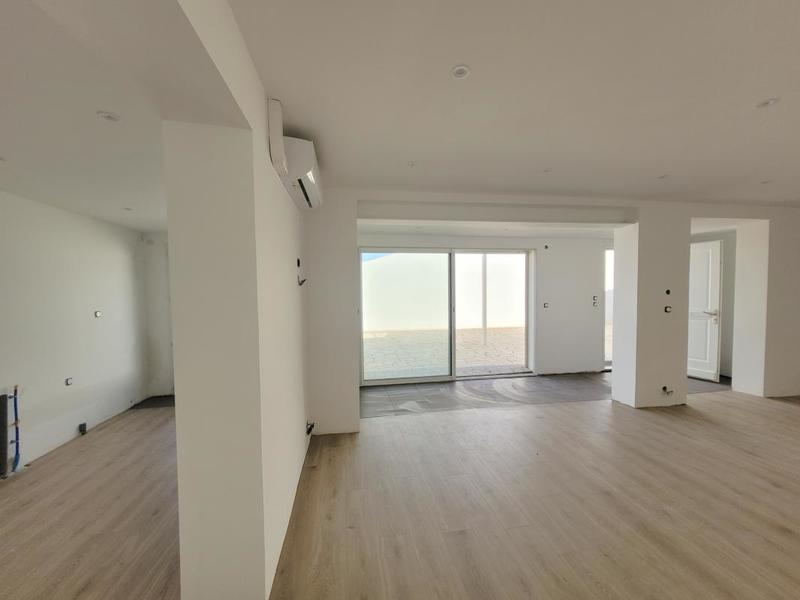 Maison - 256 m² - 8 pièces