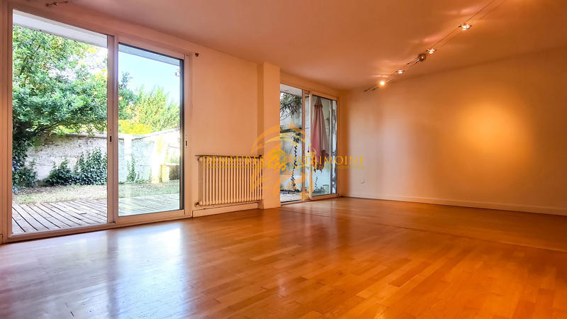 Maison - 213 m² - 8 pièces