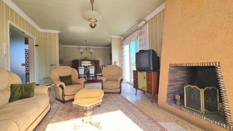 Maison traditionnelle - 225 m² - 6 pièces