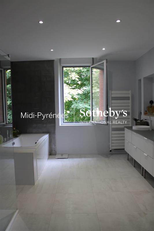 Maison - 542 m² - 15 pièces