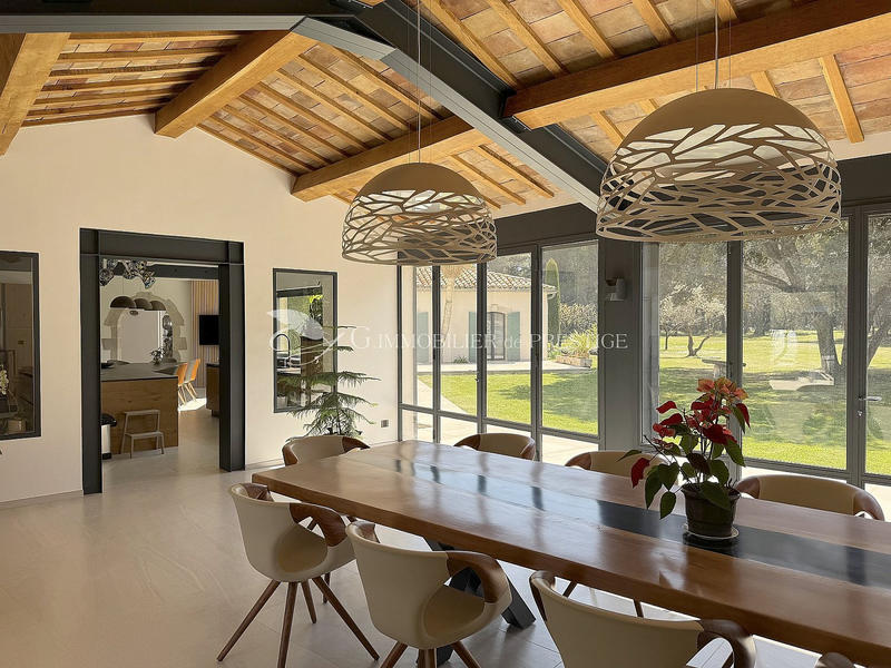 Propriété - 600 m² - 17 pièces