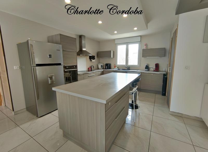 Maison - 253 m² - 9 pièces