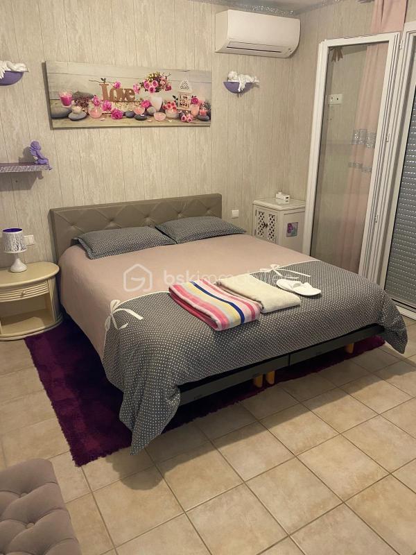 Maison traditionnelle - 218 m² - 6 pièces