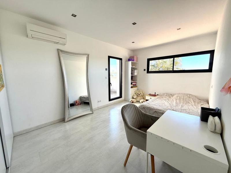 Maison - 244 m² - 10 pièces