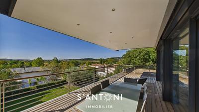 Villa - 180 m² - 4 pièces