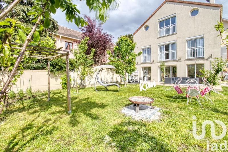 Maison - 270 m² - 8 pièces