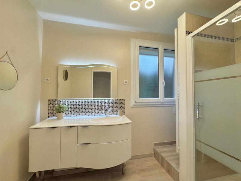 Maison - 213 m² - 7 pièces