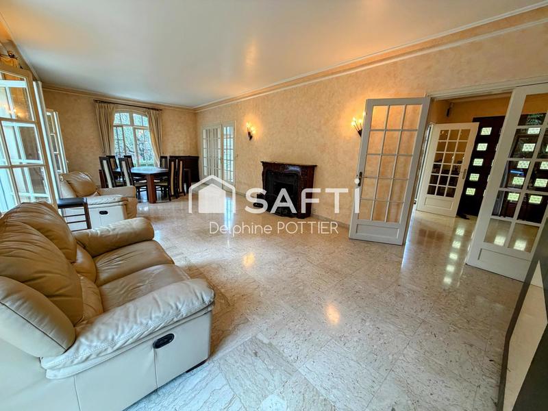 Maison - 232 m² - 8 pièces