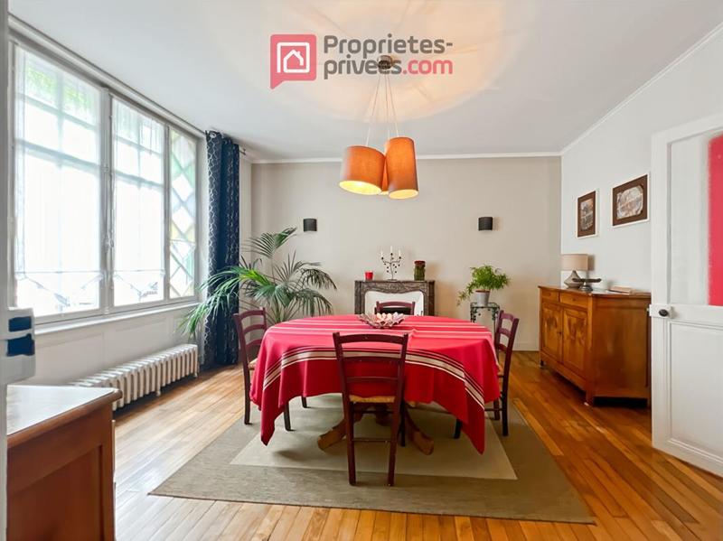 Maison - 210 m² - 9 pièces