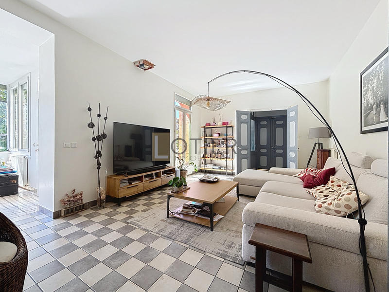 Maison - 207 m² - 8 pièces