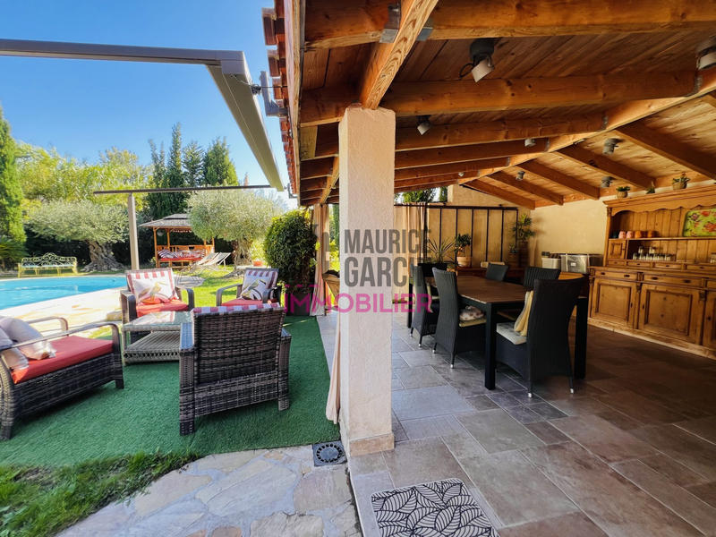 Maison - 223 m² - 9 pièces