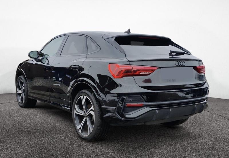 Audi Q3 Sportback 45 TFSIe 245 s-Line Hybride Rechargeable / Attache Remorque Matrix Led Sieges Elec à Memoire Coffre Keyless