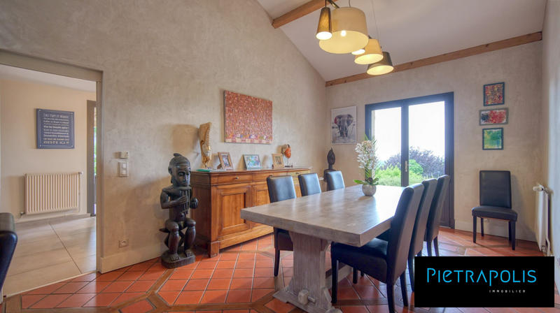 Villa - 256 m² - 6 pièces