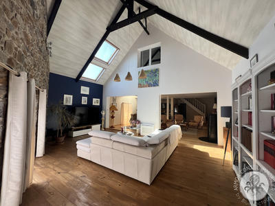 Maison - 235 m² - 6 pièces