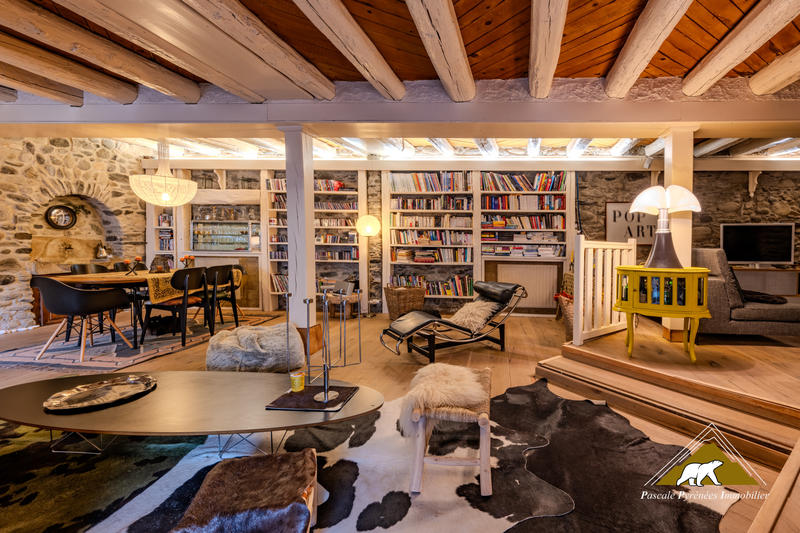 Maison - 600 m² - 12 pièces