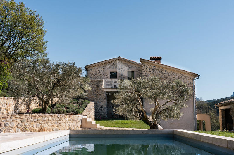 Maison - 231 m² - 6 pièces