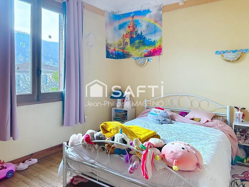 Maison - 90 m² - 5 pièces