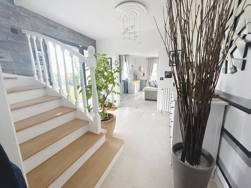 Maison - 197 m² - 8 pièces