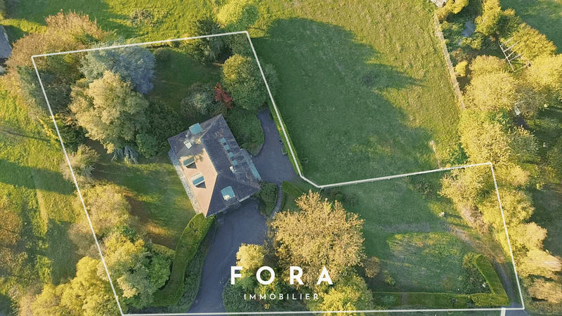 Maison - 212 m² - 8 pièces