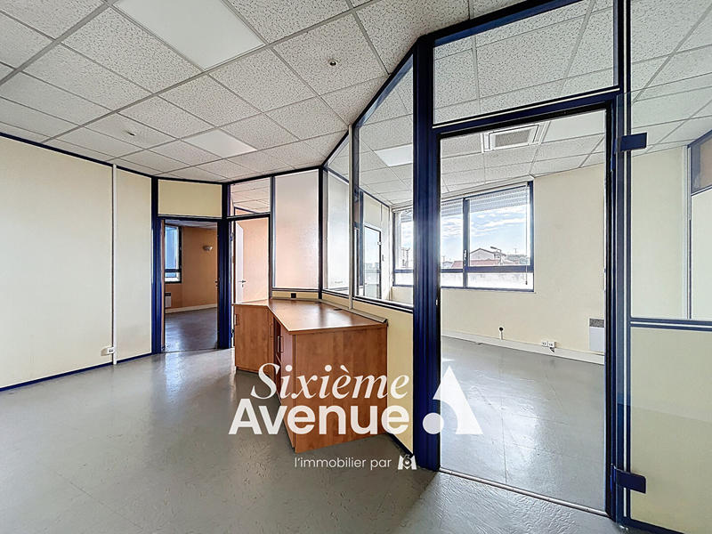 Local d'activité / Entrepôt - 925 m²