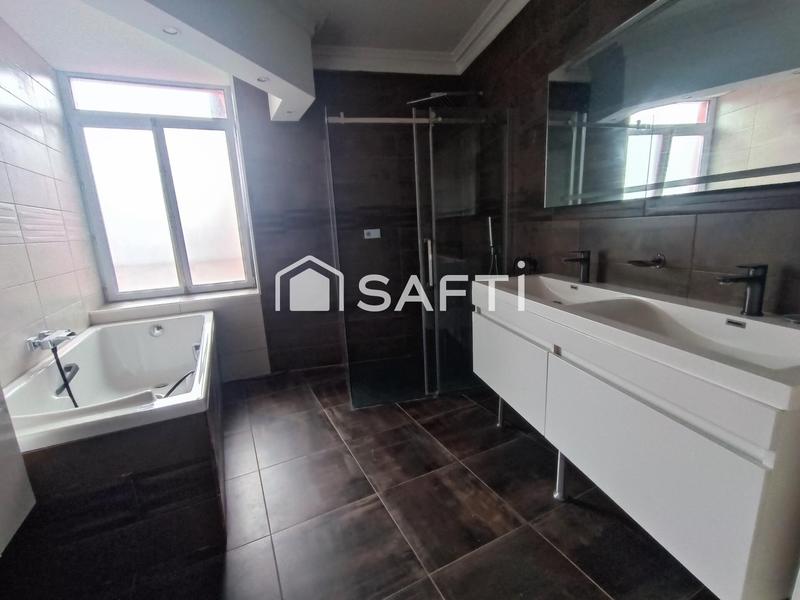 Maison - 227 m² - 8 pièces