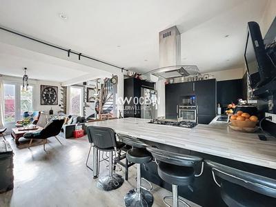 Maison - 176 m² - 8 pièces