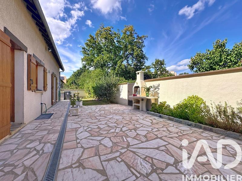 Maison - 220 m² - 8 pièces