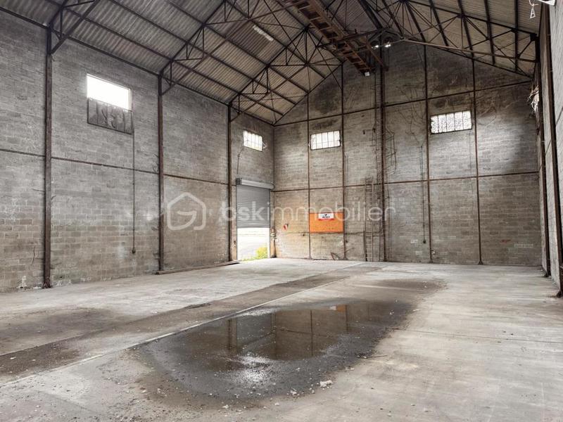 Immeuble - 2 120 m² - 65 pièces