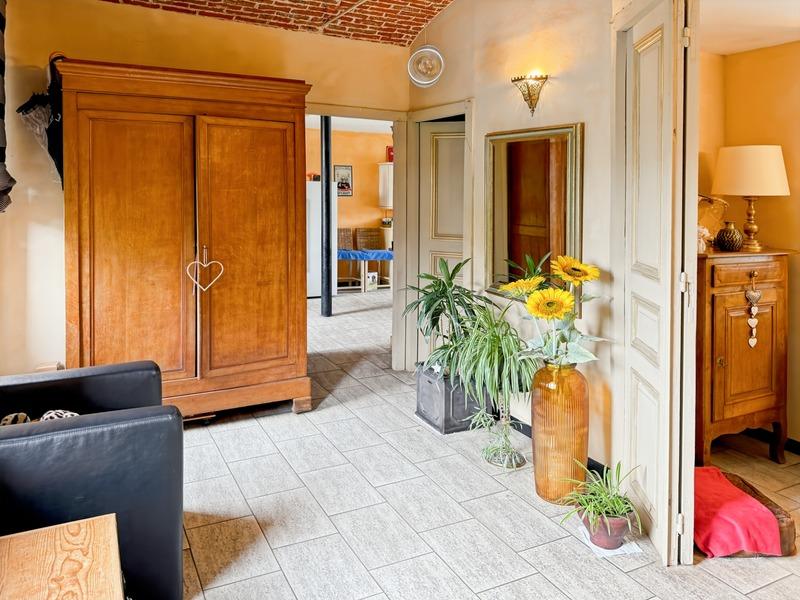 Maison - 650 m² - 8 pièces