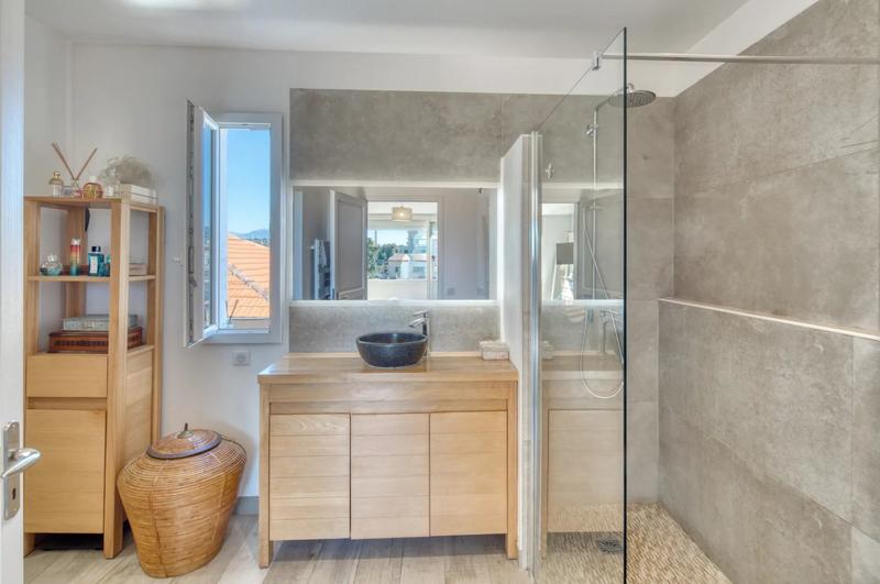 Villa - 201 m² - 7 pièces