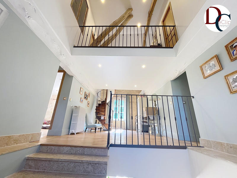 Maison - 405 m² - 11 pièces