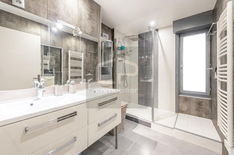 Appartement ancien - 85 m² - 4 pièces