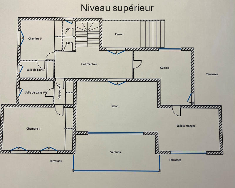 Villa - 275 m² - 16 pièces